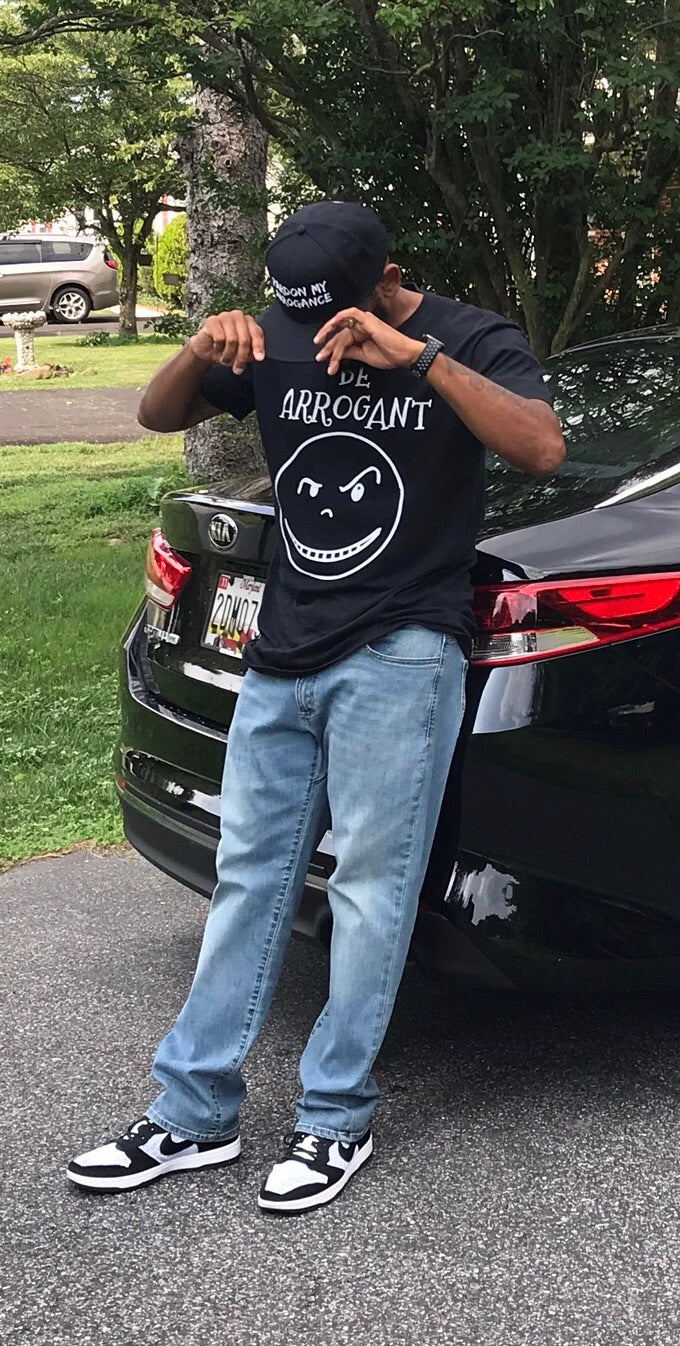BE ARROGANT Short-Sleeve White Smiley T-Shirt